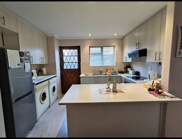 3 BEDROOM HOUSE FOR SALE IN SONSTRAAL HEIGHTS